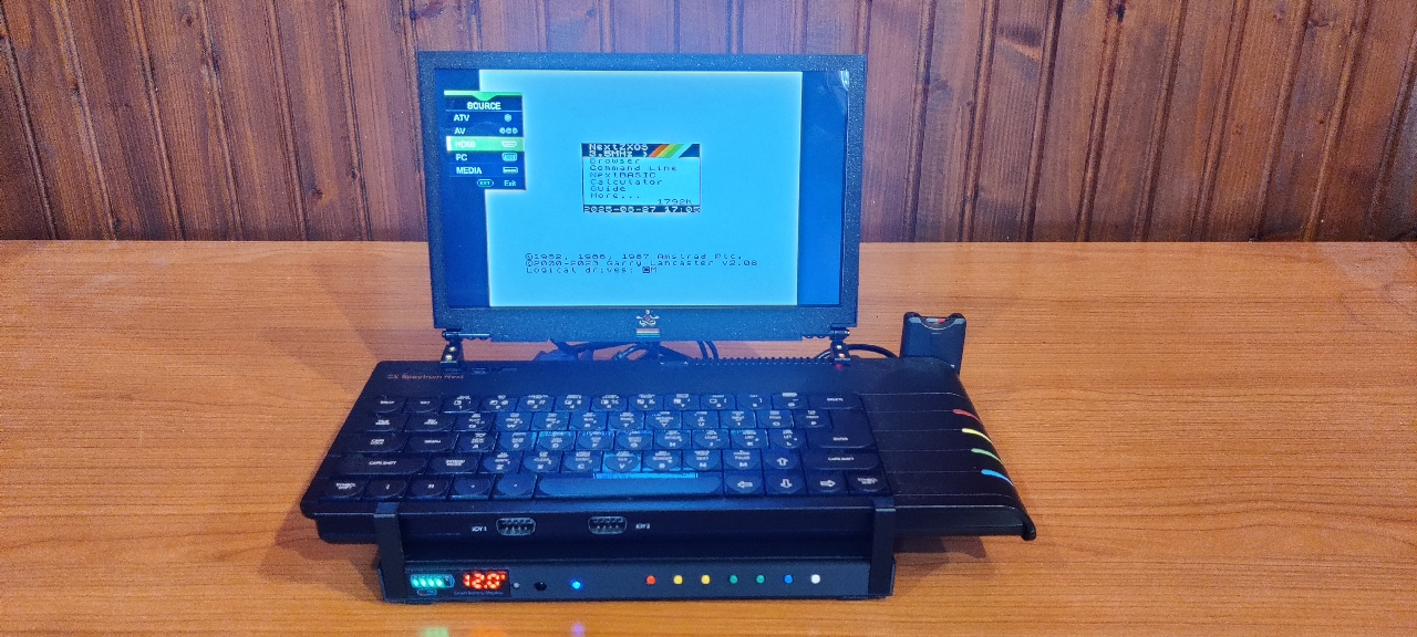 ZX Levitator con ZX Spectrum Next - Vista frontale aperto